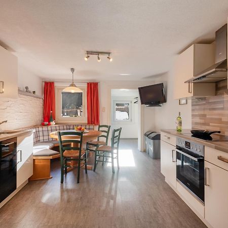 Apartmenthaus Ehrenberg Ehenbichl ภายนอก รูปภาพ