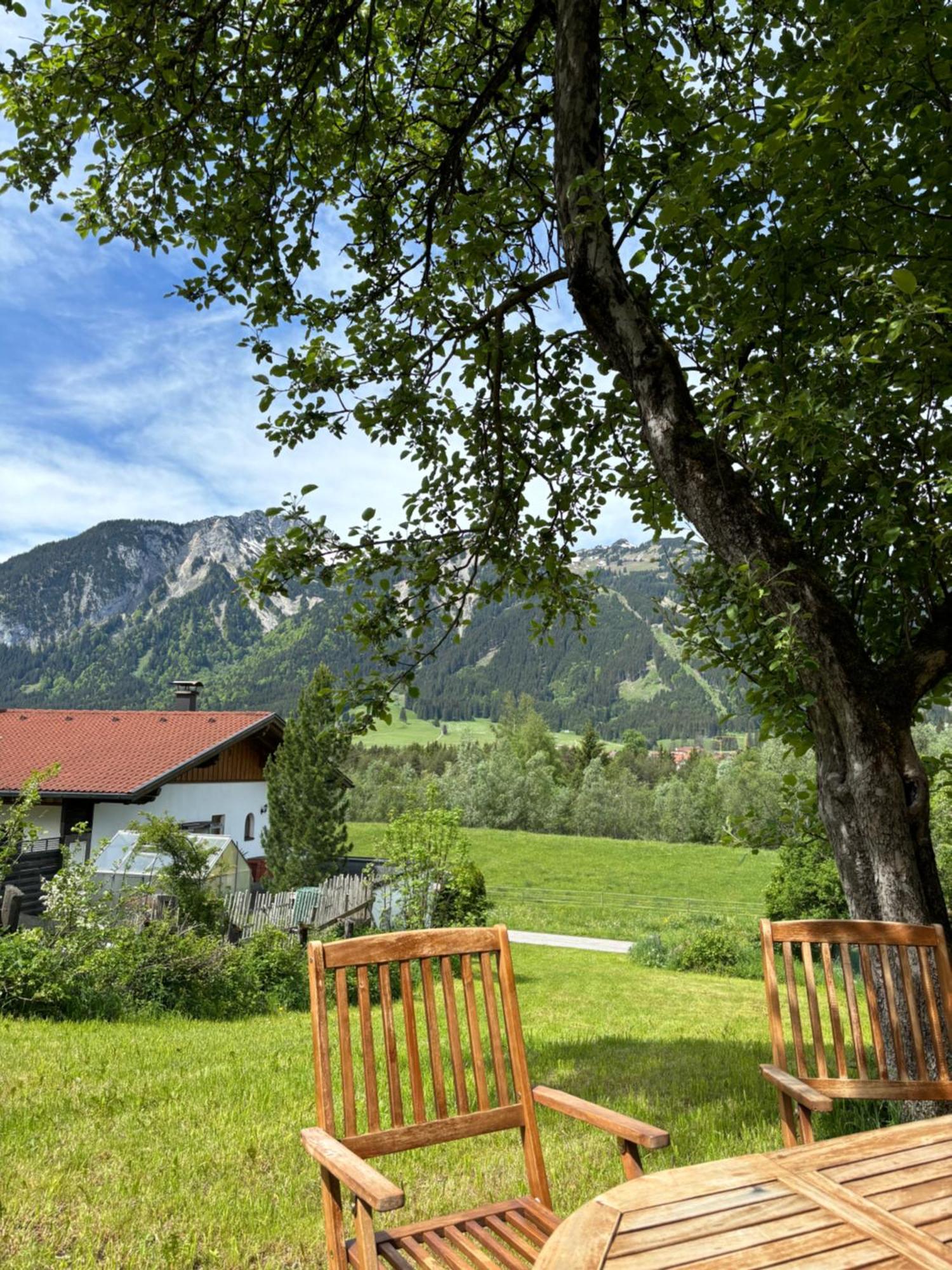 Apartmenthaus Ehrenberg Ehenbichl ภายนอก รูปภาพ
