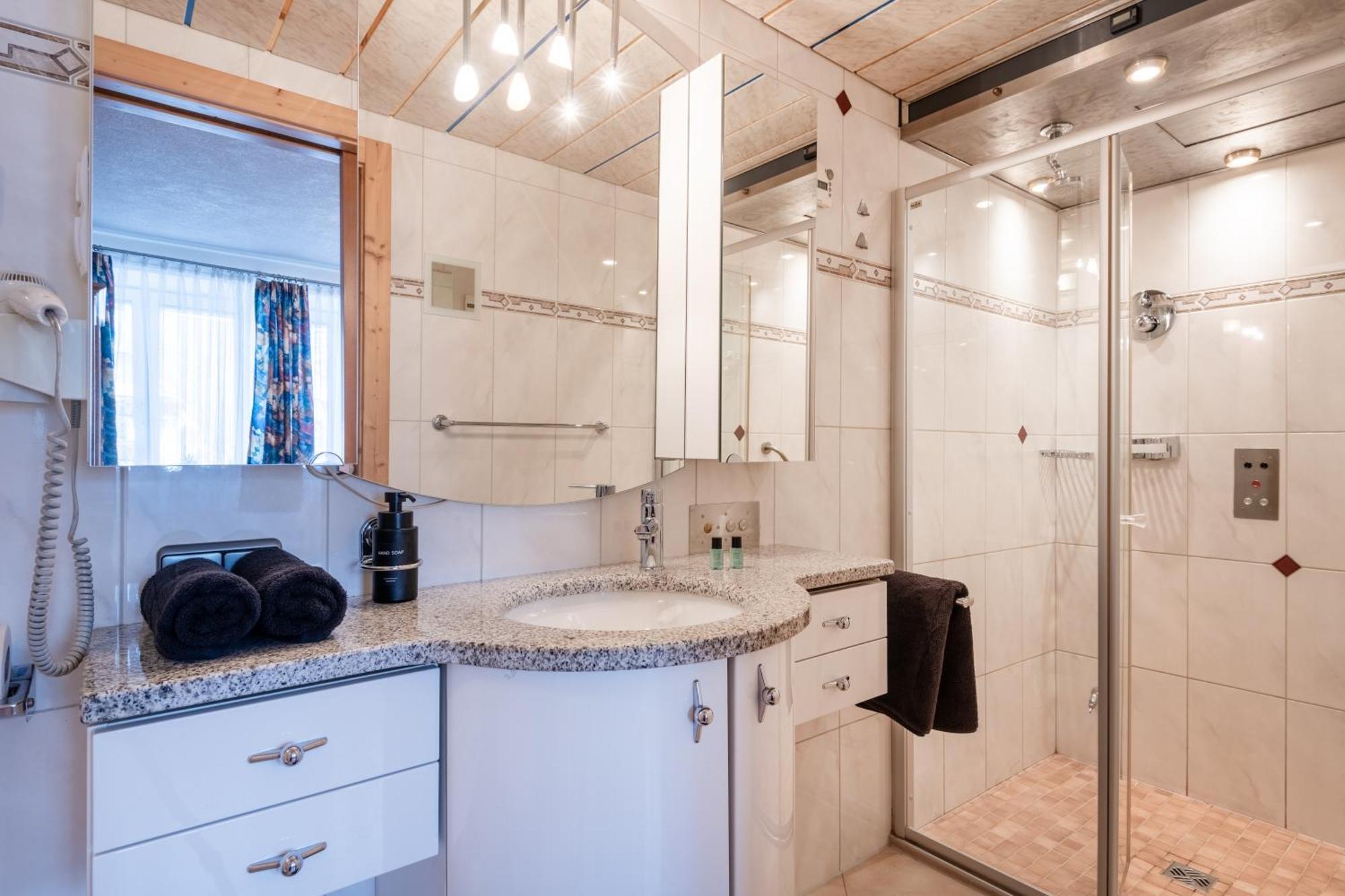 Apartmenthaus Ehrenberg Ehenbichl ภายนอก รูปภาพ