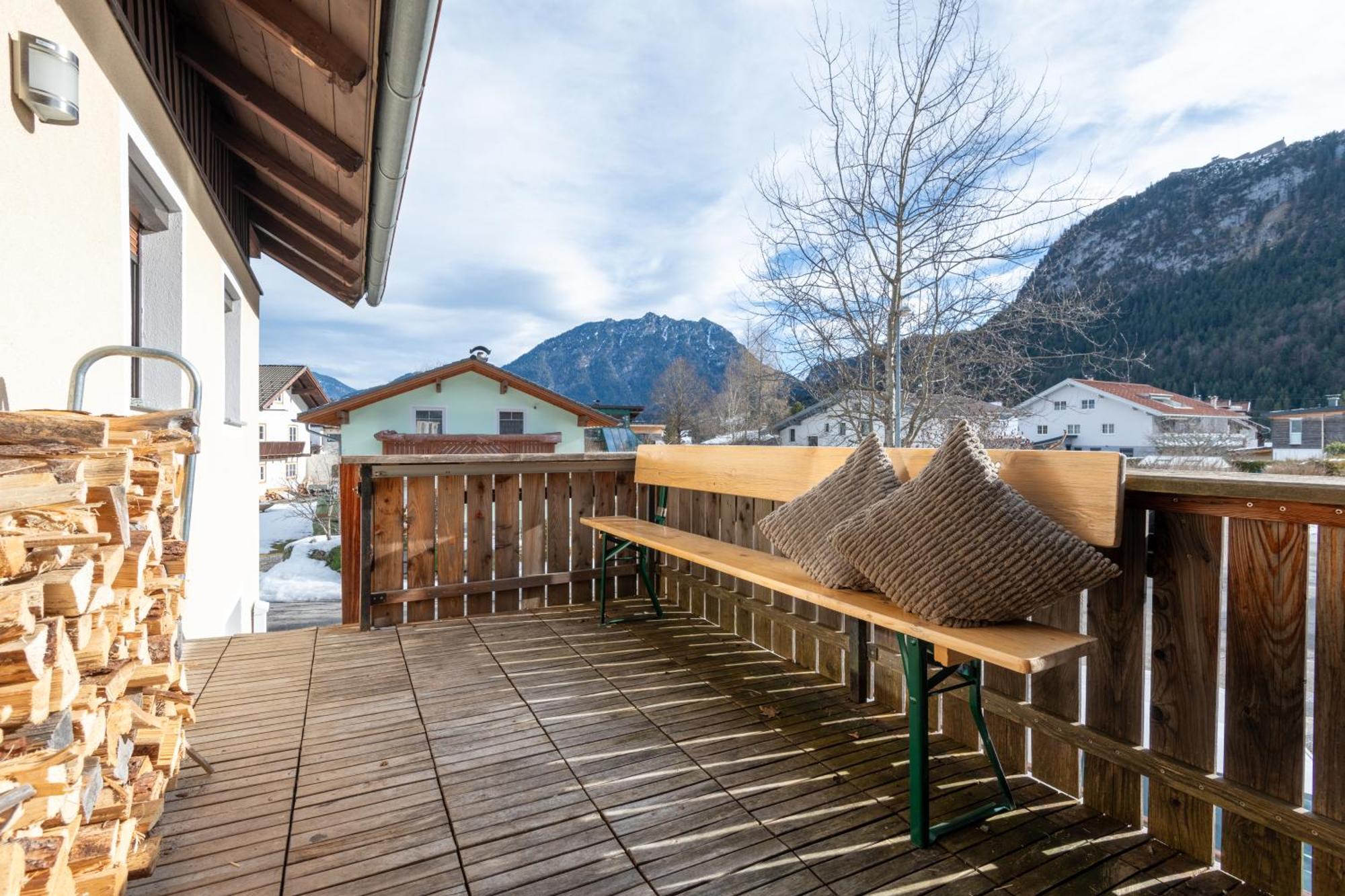Apartmenthaus Ehrenberg Ehenbichl ภายนอก รูปภาพ