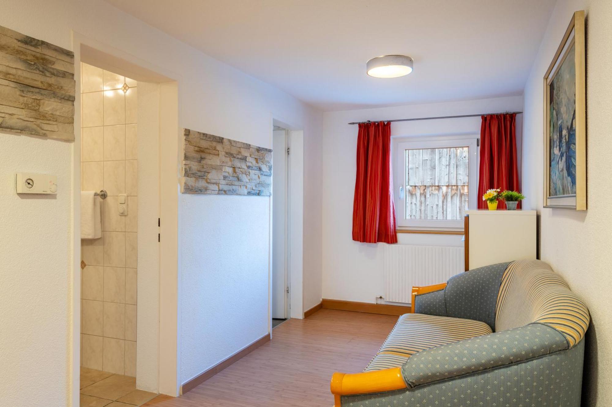 Apartmenthaus Ehrenberg Ehenbichl ภายนอก รูปภาพ