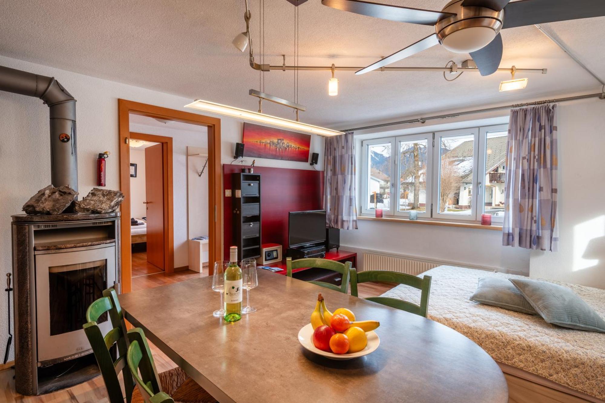 Apartmenthaus Ehrenberg Ehenbichl ภายนอก รูปภาพ
